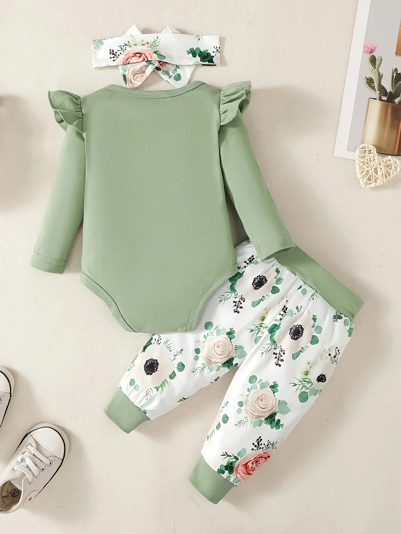 Adorable Infant Letter Romper Set with Floral Print Pants