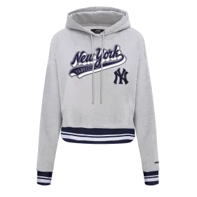 MLB NEW YORK YANKEES SCRIPT TAIL WOMEN'S RIB FLC CROPPED PO HOODIE (HEATHER GREY/MIDNIGHT NAVY)