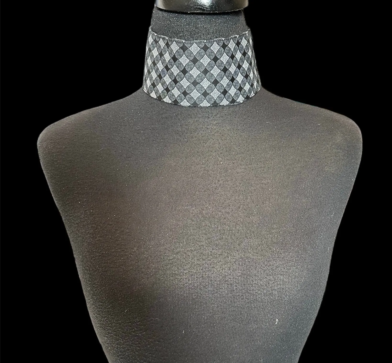 Single Collar Black, Grey and White Diamond